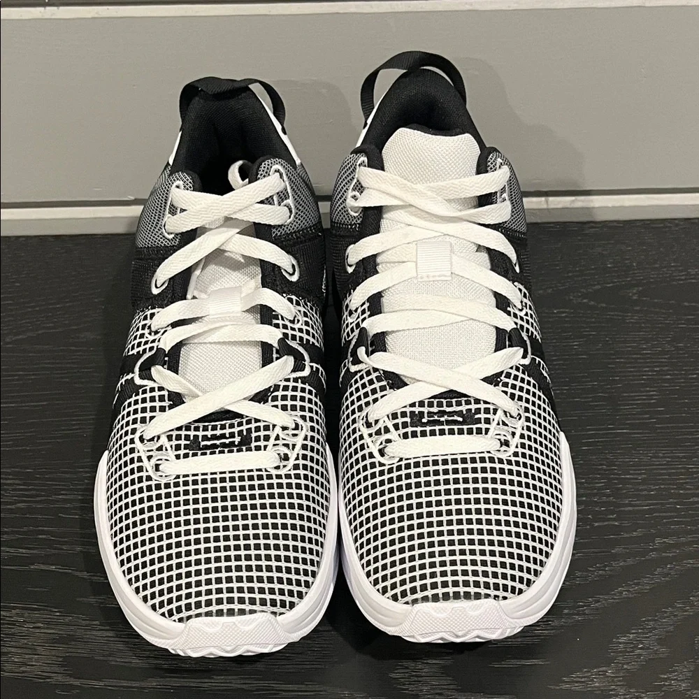 Nike LeBron Witness 7 Black and White Athletic Shoes Men’s Size 11 - Picture 3 of 6